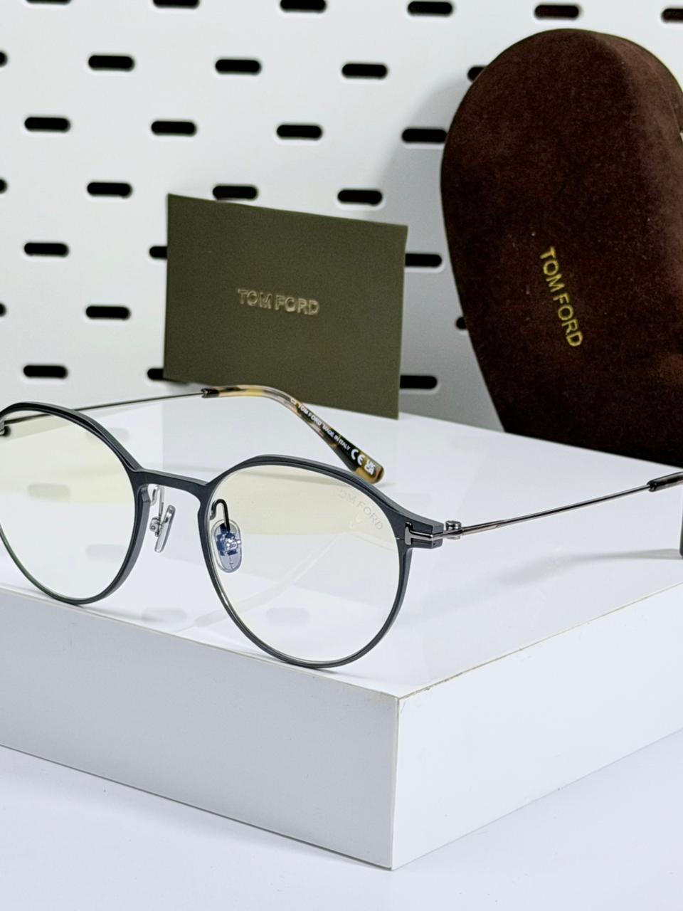 TOM FORD