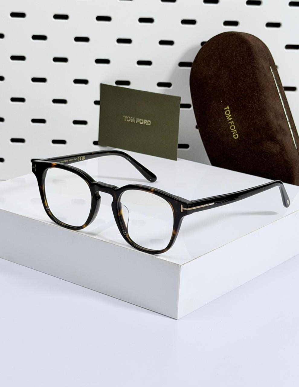 TOM FORD