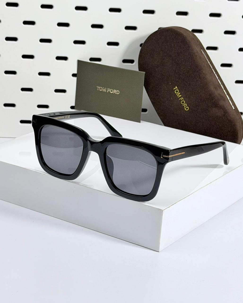 TOM FORD