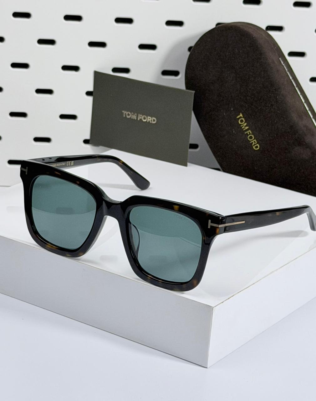 TOM FORD