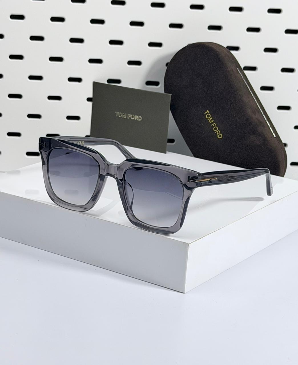 TOM FORD