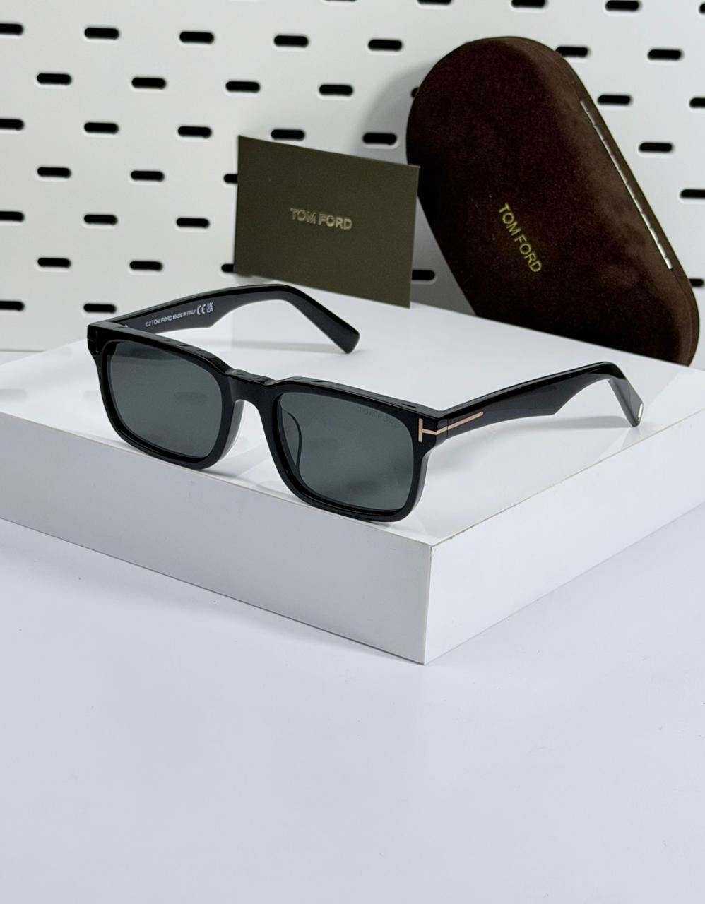 TOM FORD