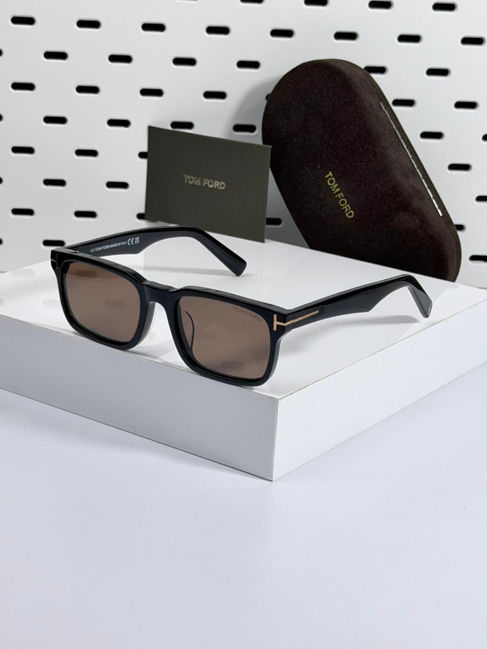 TOM FORD