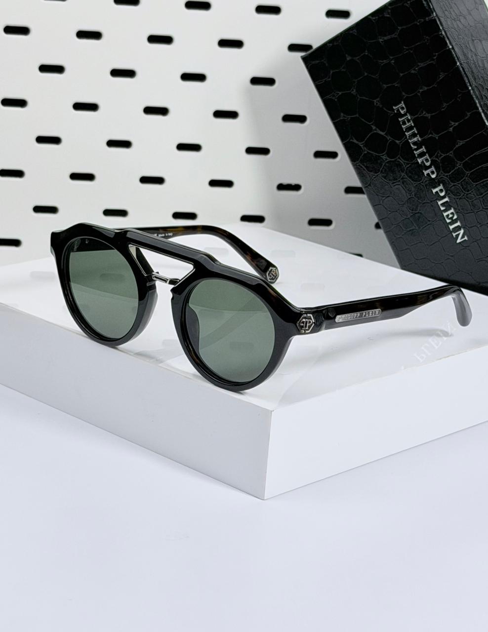 PHILIPP PLIEN | P002