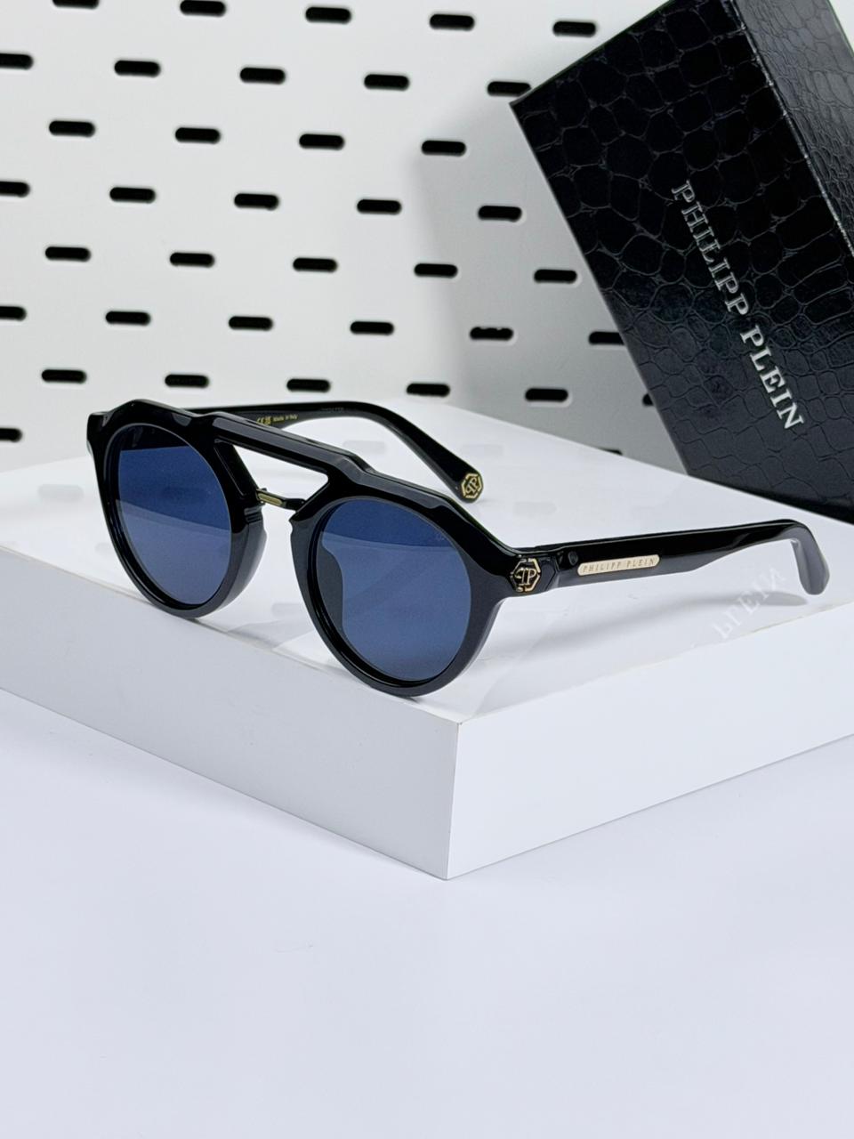 PHILIPP PLIEN | P002