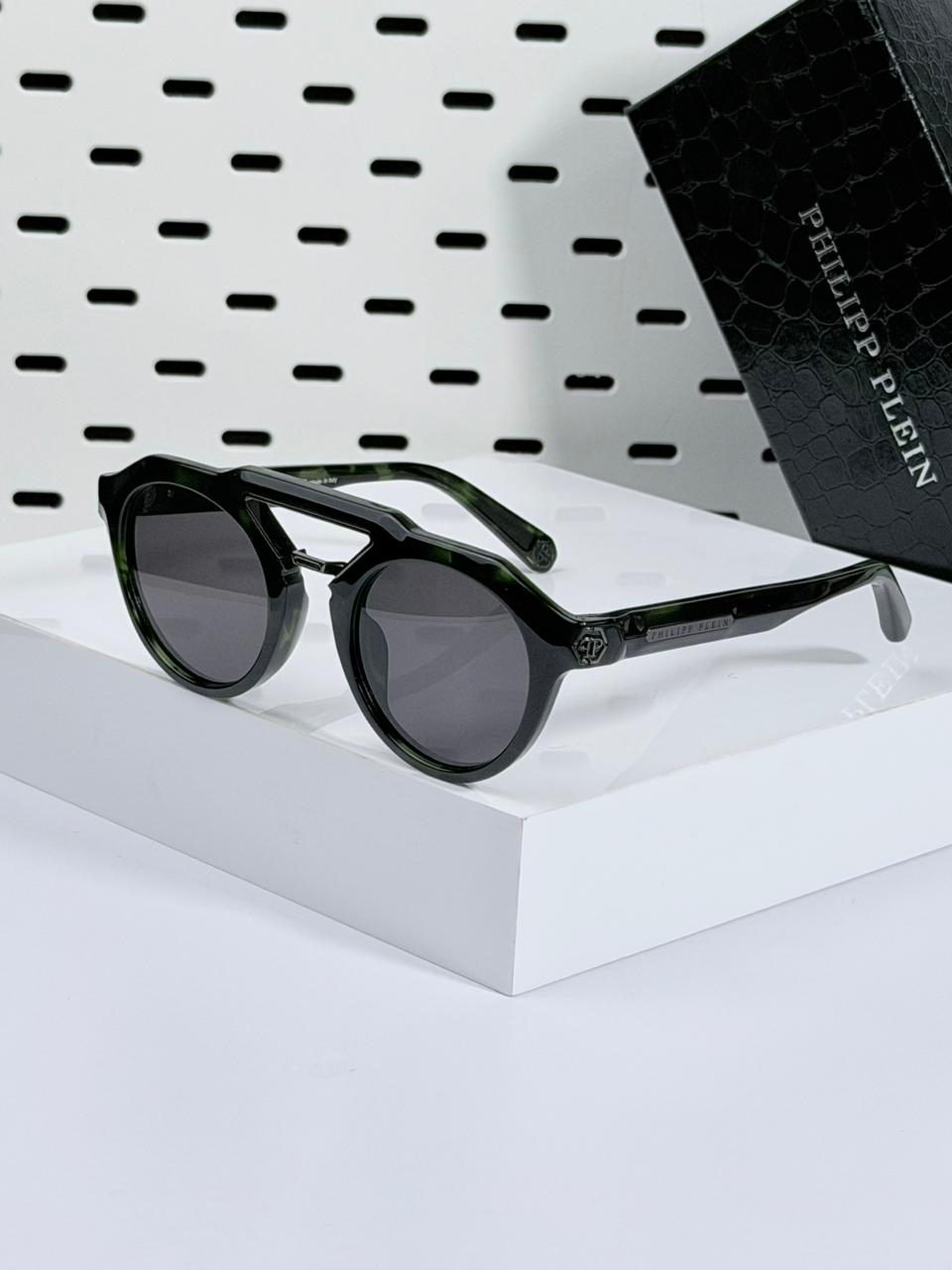 PHILIPP PLIEN | P002