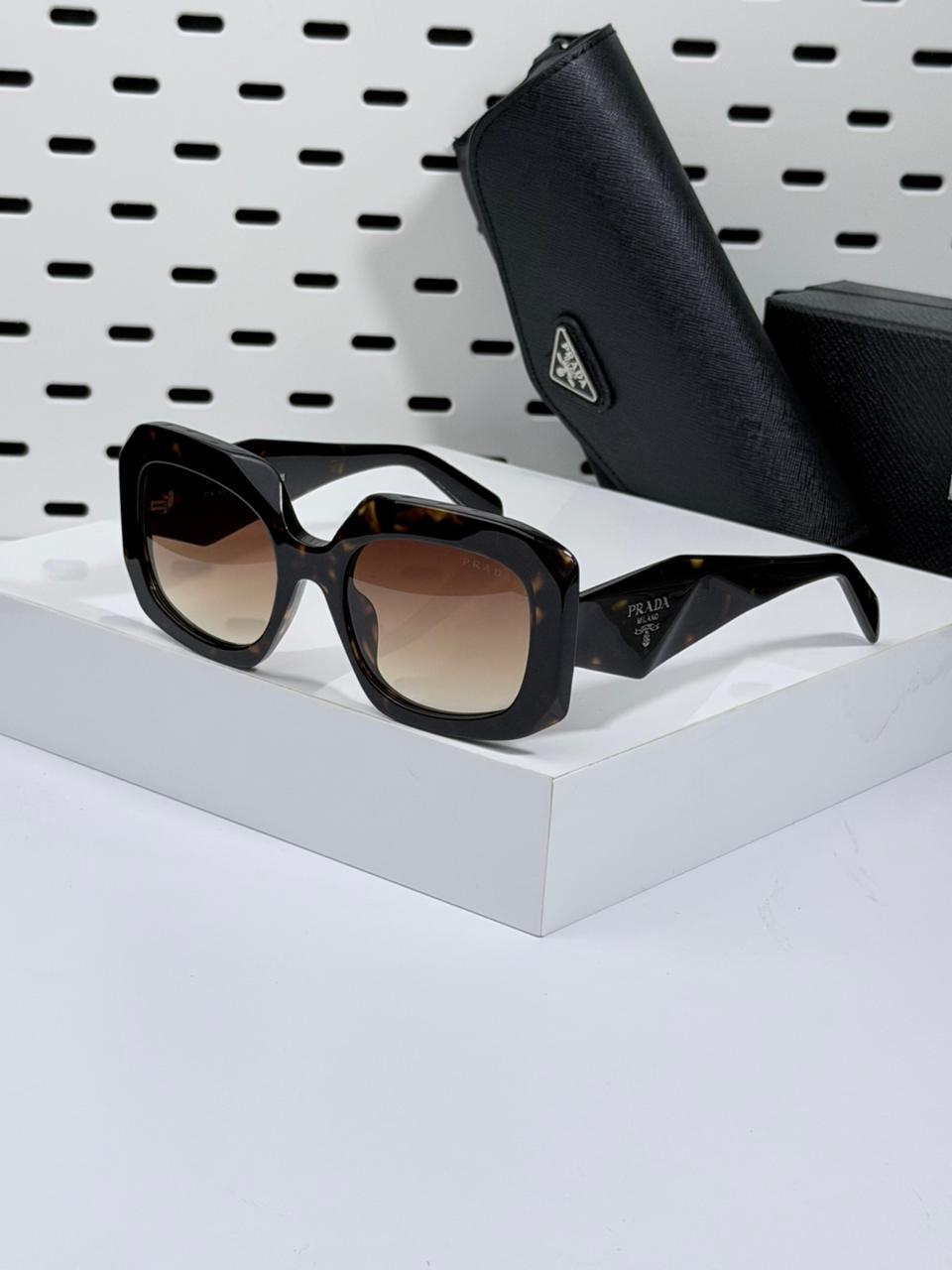 PRADA | PR02