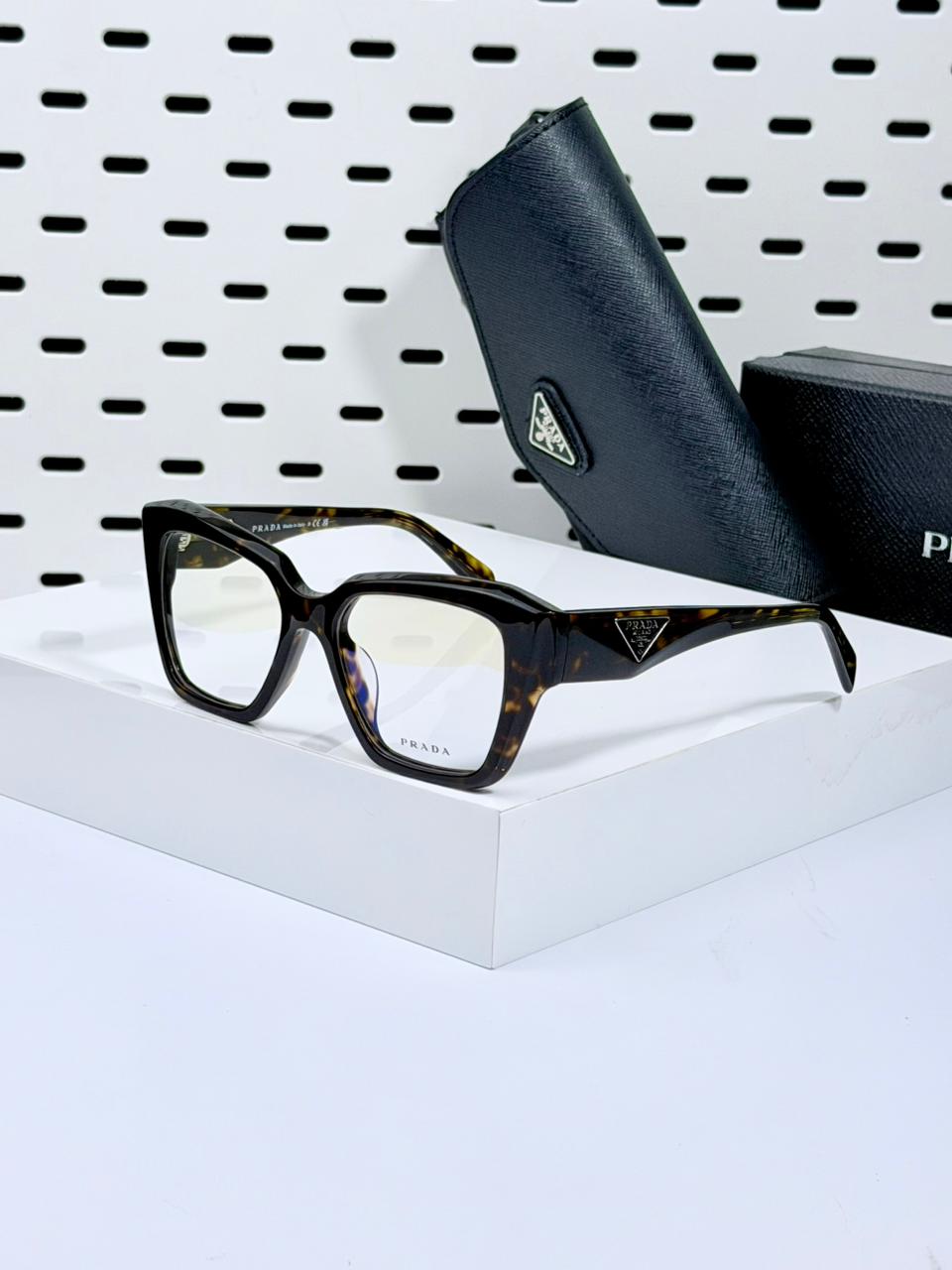 PRADA | PR06