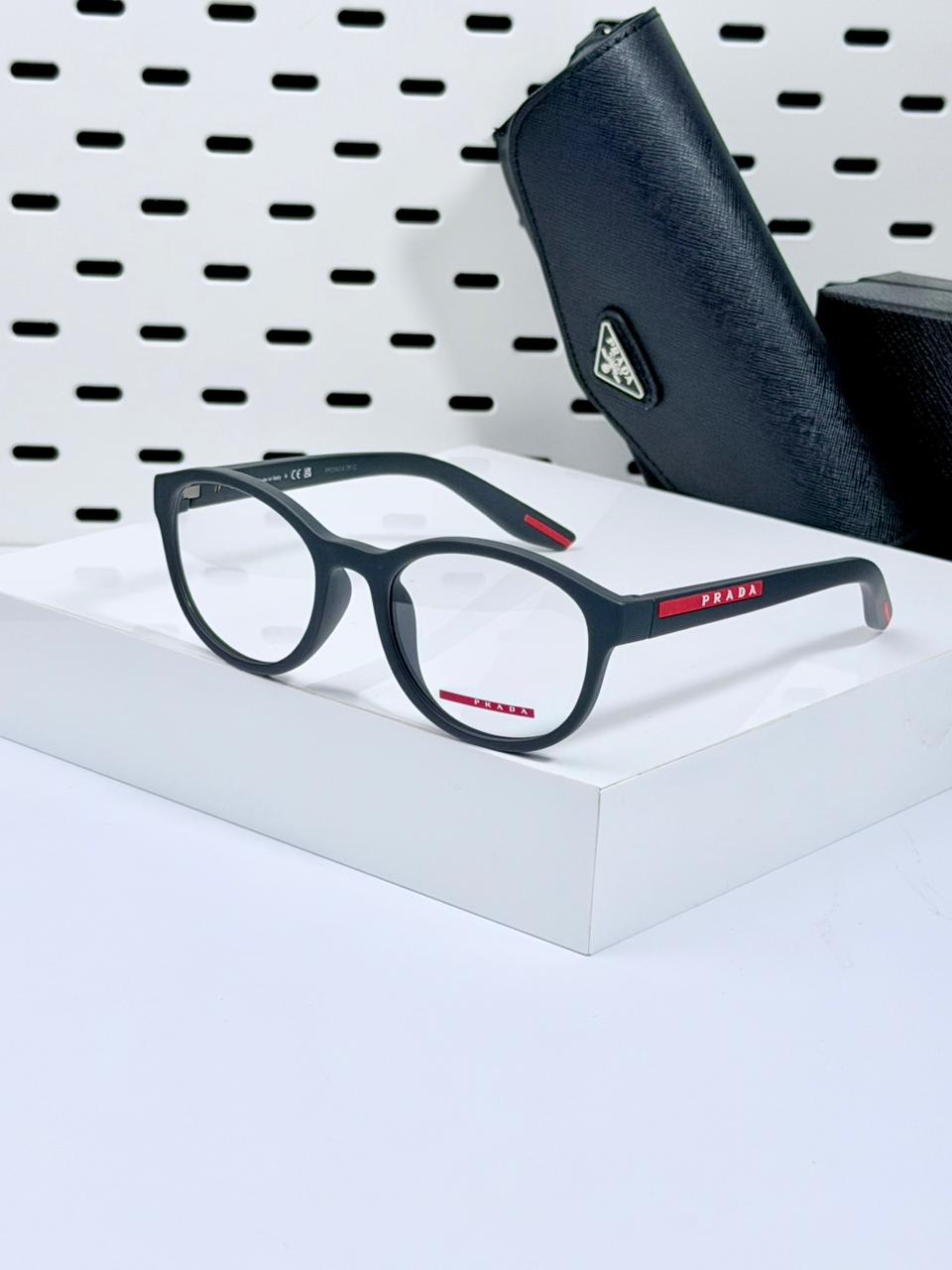 PRADA | PR04