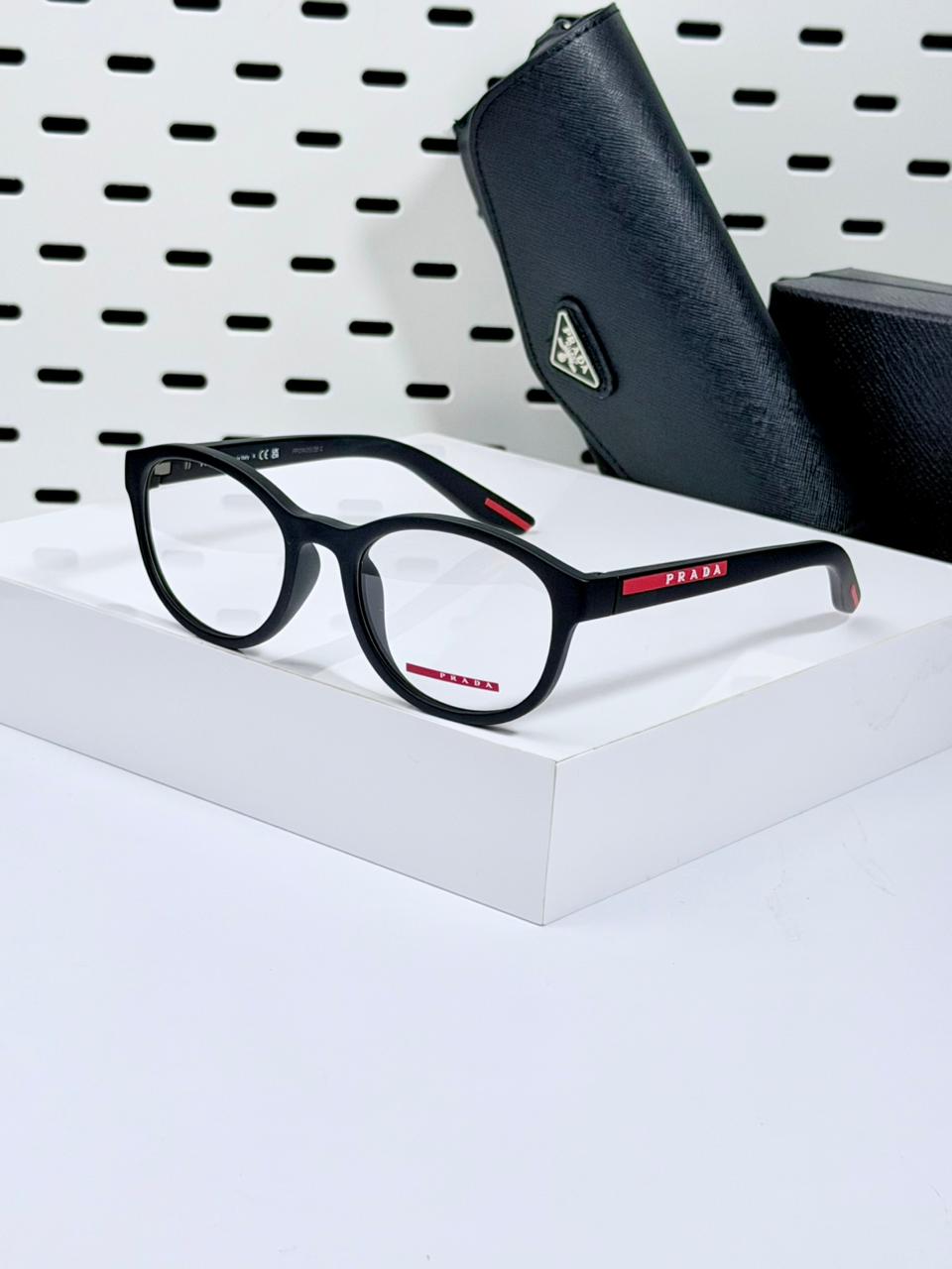 PRADA | PR04