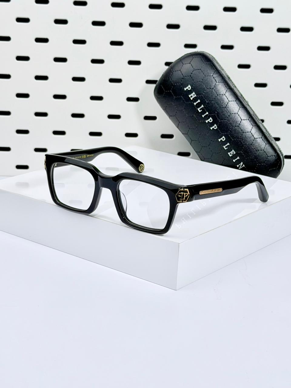 PHILIPP PLIEN | P011