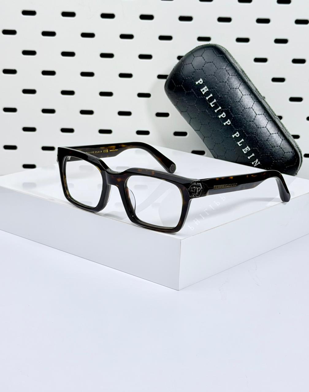 PHILIPP PLIEN | P011