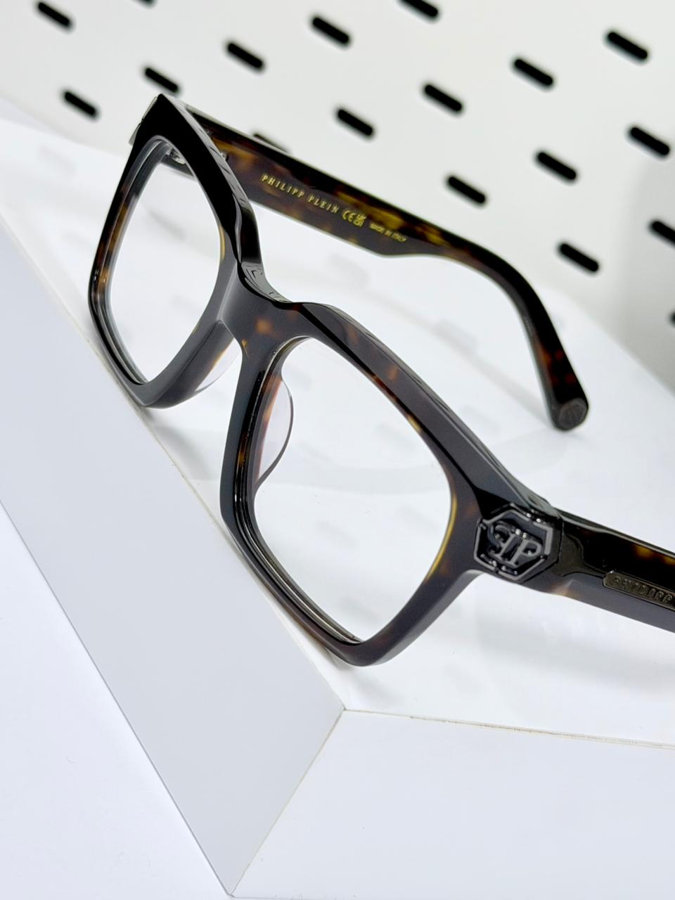 PHILIPP PLIEN | P011