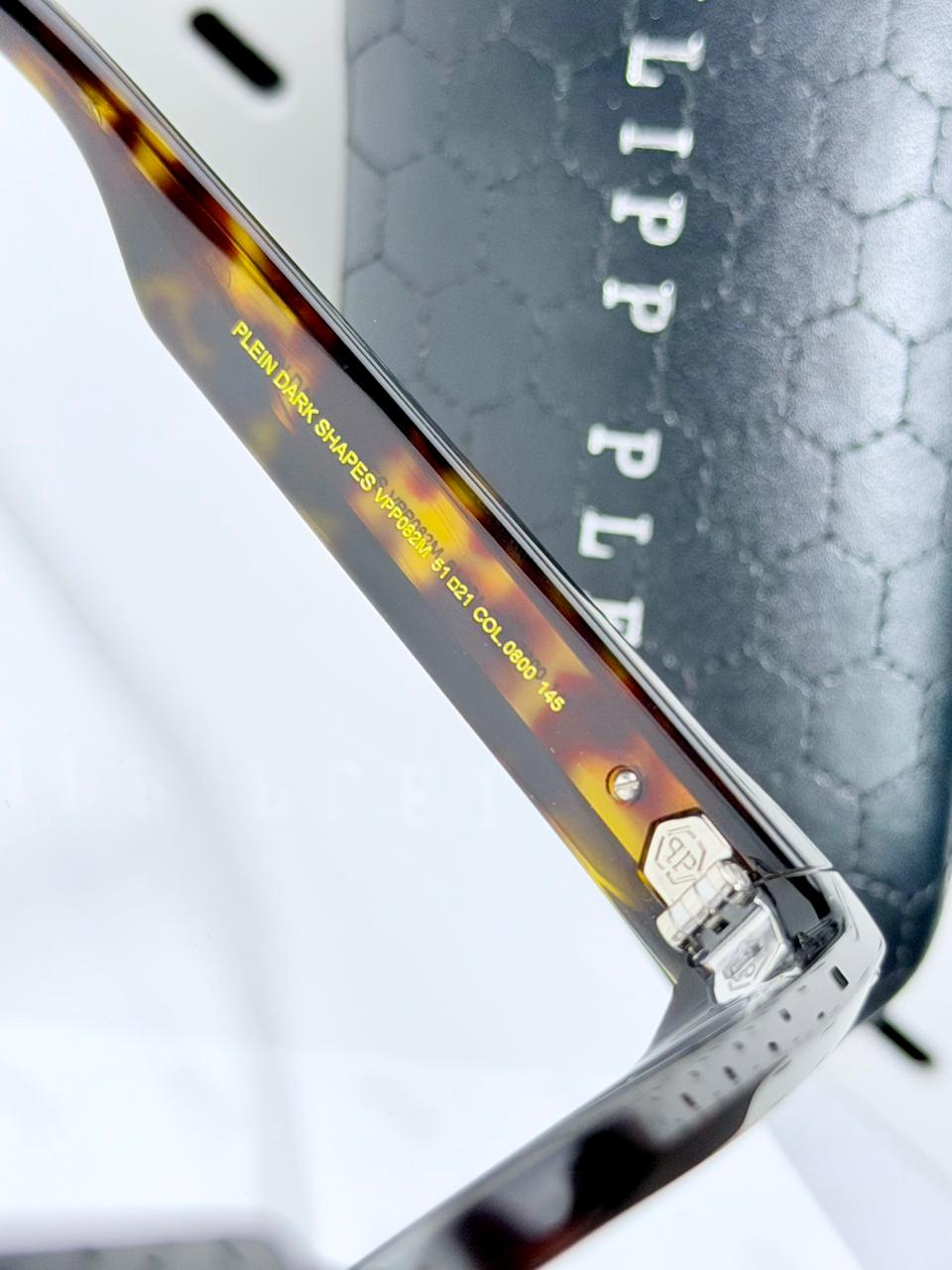 PHILIPP PLIEN | P011