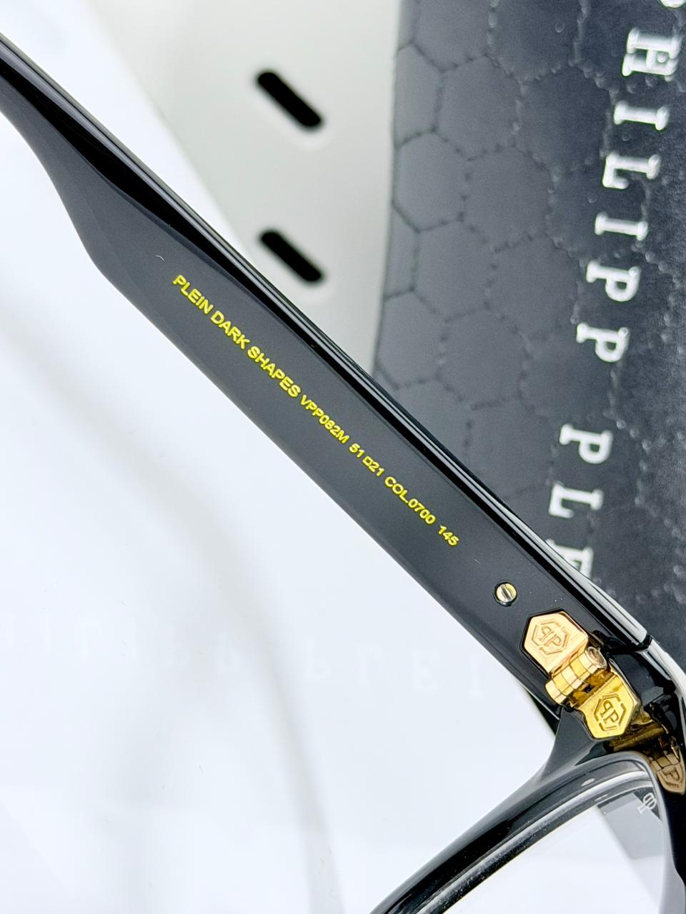 PHILIPP PLIEN | P011