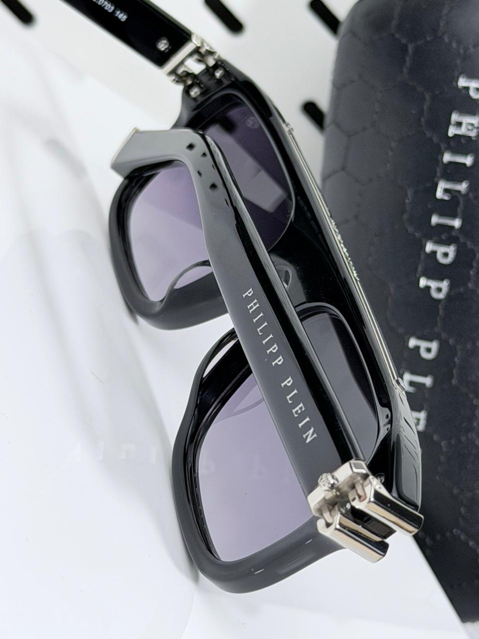 PHILIPP PLIEN | P012