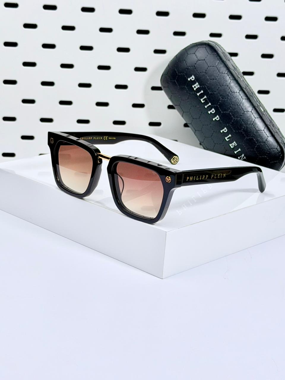 PHILIPP PLIEN | P013
