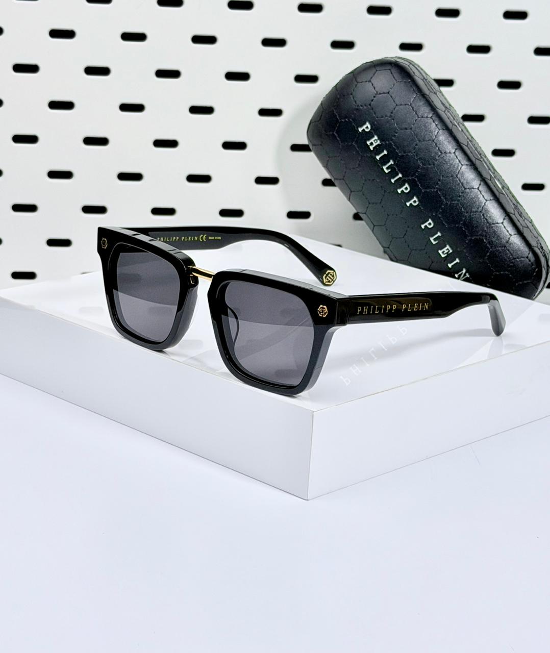 PHILIPP PLIEN | P013