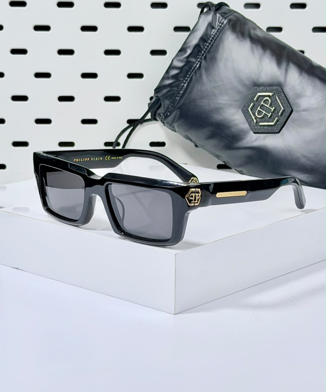 PHILIPP PLIEN | P015